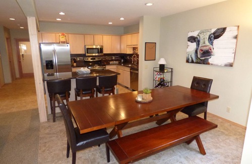 Sunriver House | Newly Updated Townhouse, 2 Master Suites, Hot Tub, Bikes