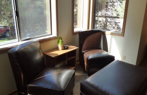 Sunriver House | Newly Updated Townhouse, 2 Master Suites, Hot Tub, Bikes