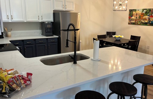 Oxford Condo | Newly updated unit, close and convenient to Oxford Square and Campus.