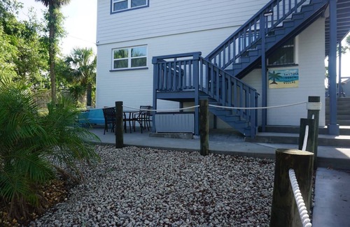 Smith's Memento Apartment | Newly Updated Walk to Beach & Ocean Center