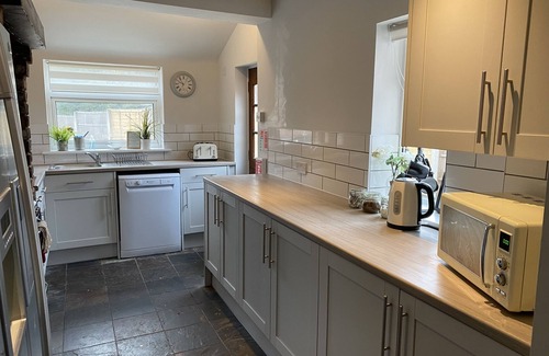 Chester House | Newlyn House - 5 bed sleeps 11 Guests