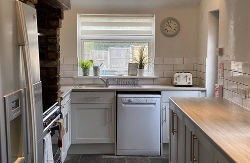 Chester House | Newlyn House - 5 bed sleeps 11 Guests