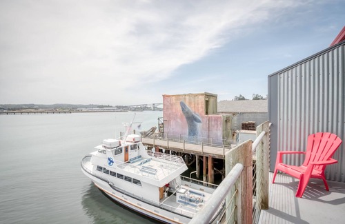 Historic Bayfront Apartment | Newport Bayfront Studio with Fireplace has Smashing Views!