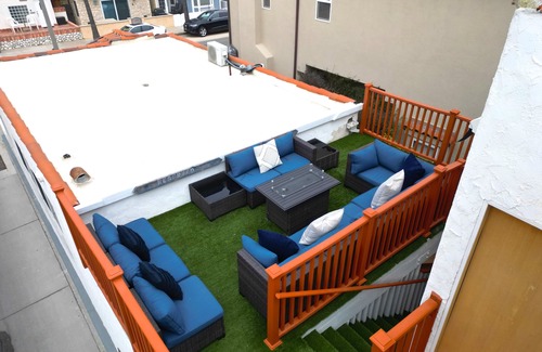 West Newport Cottage | Newport Beach Location Ocean views Jacuzzi Sauna Spanish Cottage Boardwalk!