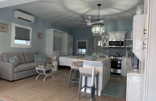 Portsmouth House | Newport, Coastal Retreat! Boat Dock , jet srental & private chef available.