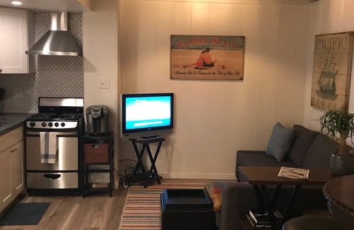 West Newport House | Newport Getaway, short walk to the beach, shopping, pier, harbor, and much more!