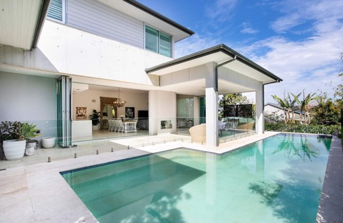 Newport House | Newport Luxe - Quick walk to Beach