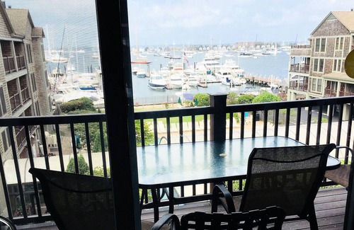 Yachting Village Resort | Newport Onshore Resort 3 BR, 2 king beds, 2 twins, 2 Queen sofa, 3 full baths