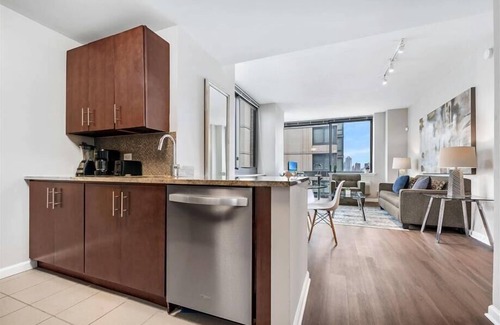 Hudson Exchange Apartment | Newport PATH 2 BR | Club room with billiards