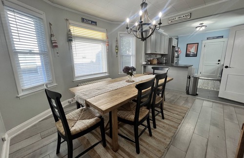 Fifth Ward Apartment | Newport Summer Retreat