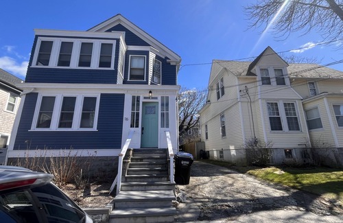 Fifth Ward Apartment | Newport Summer Retreat