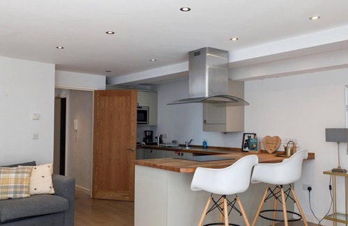 Newquay City Centre Apartment | Newquay Escape/10 min to beach/Patio/Parking