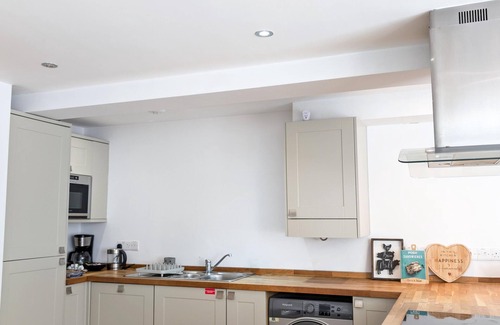 Newquay City Centre Apartment | Newquay Escape/10 min to beach/Patio/Parking