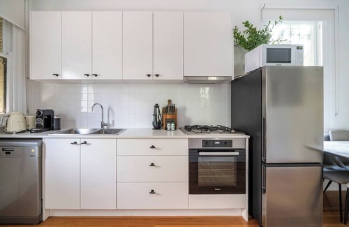 Newtown House | Newtown Nest Chic Terrace Living off King Street