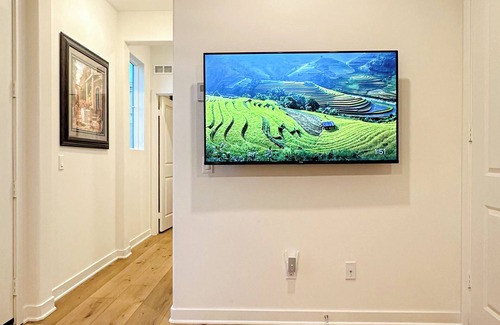 Fontana House | Next-gen Suite Private Entrance