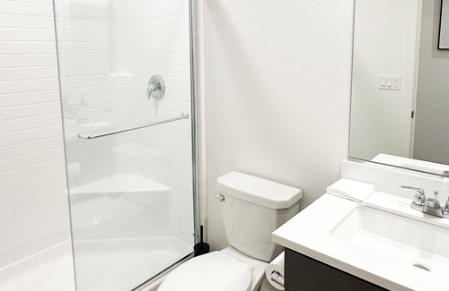 Fontana House | Next-gen Suite Private Entrance