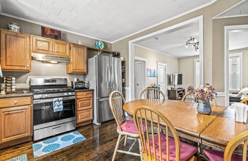 Quincy Condo | Next to Boston & Beach, King Beds, Free Parking+EV