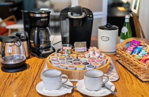 Quincy Condo | Next to Boston & Beach, King Beds, Free Parking+EV