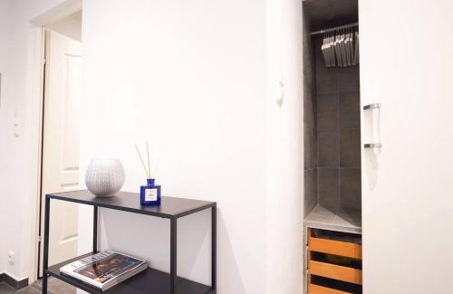 Landstrasse Apartment | Next to Danube Canal, 5 min to city center with Metro