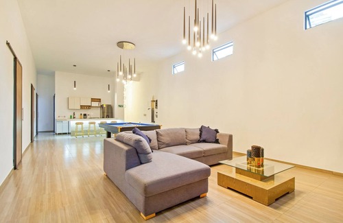 Zona Rosa Apartment | Next to Lleras Park, Huge Jacuzzi! 6-bd apartment 1 block from Park LLeras 6