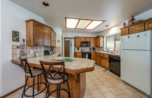 Three Rivers House | Next to Sequoia National Park Entrance and Pet Friendly!