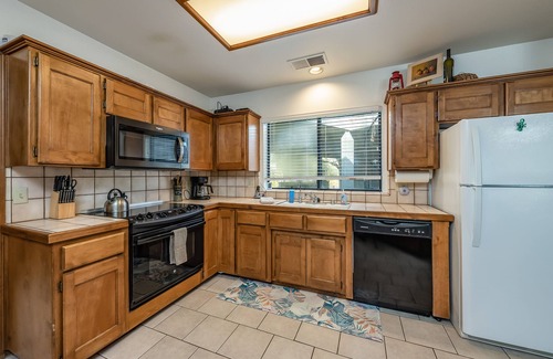 Three Rivers House | Next to Sequoia National Park Entrance and Pet Friendly!