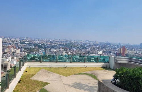 Ratchadaphisek Condo | Next to MRT and Night Market, Suit for Family trip