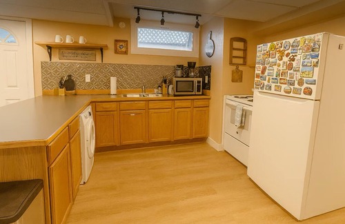 University District House | Next to University, Fire Pit Backyard, Off-Street Parking, Getaways & Game Days
