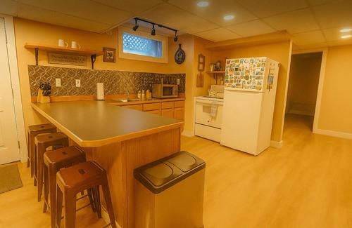 University District House | Next to University, Fire Pit Backyard, Off-Street Parking, Getaways & Game Days