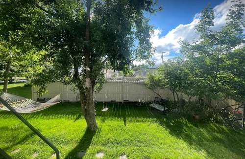 University District House | Next to University, Fire Pit Backyard, Off-Street Parking, Getaways & Game Days