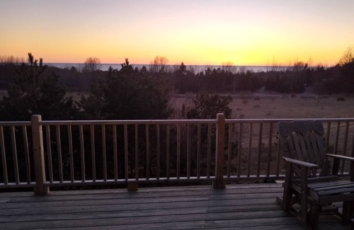 Arcadia House | Nextdoor to Arcadia Bluffs Golf Course