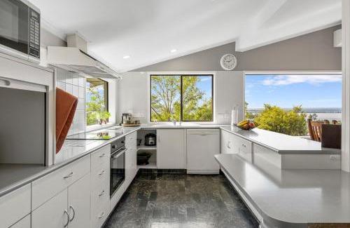 Taupo House | Ngaio Views - Lake Taupo Holiday Home