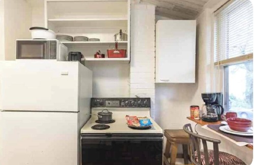 Pittsburgh Apartment | nGreat Apartment minutes from Downtown Pittsburgh! Hassle free check-in & Wi-Fi.