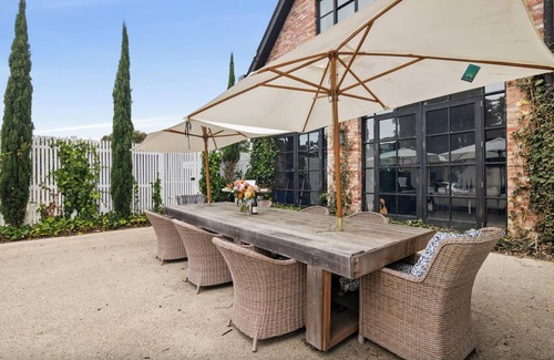 Torquay House | nHeritage Luxury Retreat with Pool, Spa & Gardens