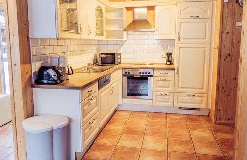 Sankt Georgen am Kreischberg Ski Chalet | Nice holiday home with whirlpool and sauna