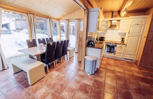 Sankt Georgen am Kreischberg Ski Chalet | Nice holiday home with whirlpool and sauna
