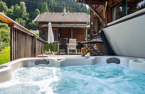 Sankt Georgen am Kreischberg Ski Chalet | Nice holiday home with whirlpool and sauna