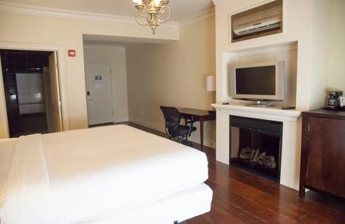 Lewiston Hotel | Niagara Crossing Hotel and Spa