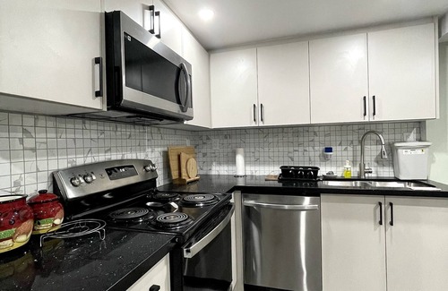 Thorold House | Niagara Falls Basement Suite 15 mins away from Falls