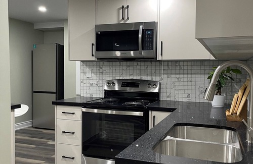 Thorold House | Niagara Falls Basement Suite 15 mins away from Falls
