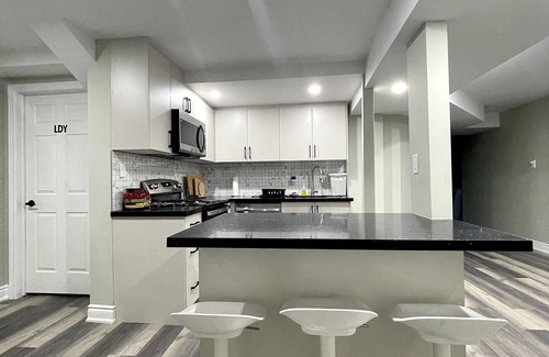 Thorold House | Niagara Falls Basement Suite 15 mins away from Falls