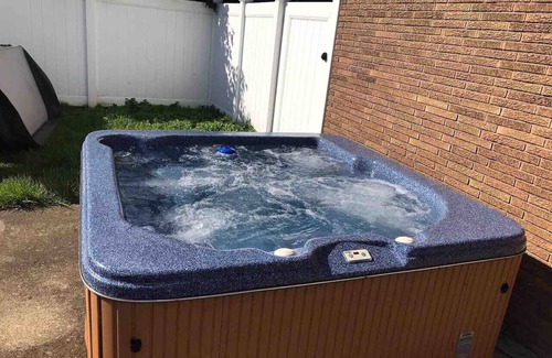 Niagara Falls House | ♥ Niagara Falls: Quiet Neighborhood ♥ A/C, Parking
