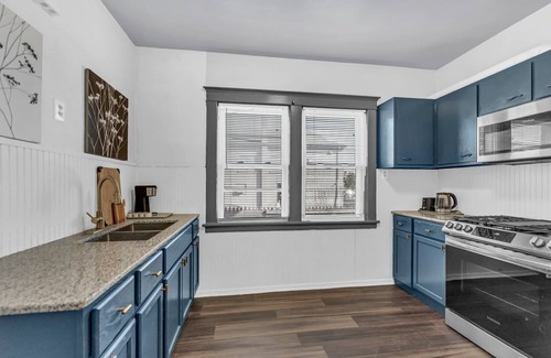 Buffalo House | Niagara RiversideView 2King Arcade GameRoom WiFi FreeParkng Office Sleep 10