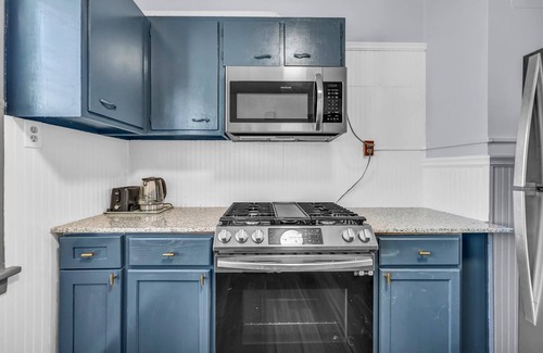 Buffalo House | Niagara RiversideView 2King Arcade GameRoom WiFi FreeParkng Office Sleep 10