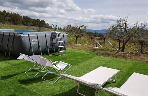 Monte Santa Maria Tiberina Apartment | Nice apartment for 4 guests with WIFI, pool, TV, terrace, pets allowed, panoramic view and parking