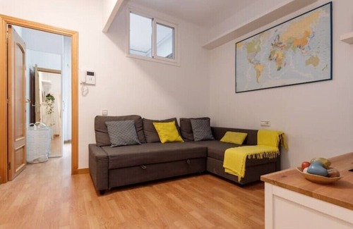 Les Corts Apartment | Nice 1-Bedroom Apartment for 2ppl Steps from Camp Nou!