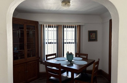 West Allis Apartment | Nice 1 BR Apt with office with WIFI and convenient location