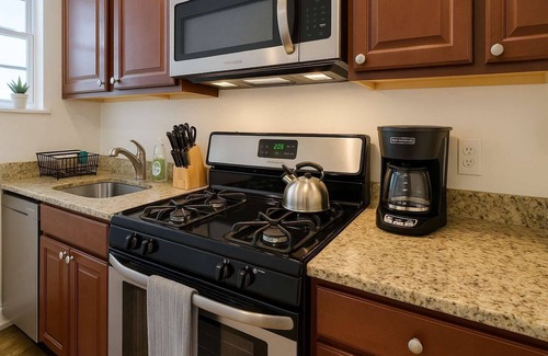 Ravenswood Apartment | Nice 1BR Spot, Unwind & Relax