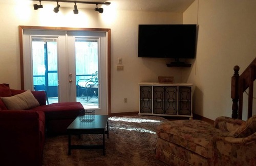 Southside Condo | NICE 2/2 Condo Central to everything in Jacksonville FL.