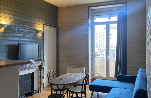 Quartier Hyper-Centre Apartment | Nice 2 bedroom apartment with hot tub Grenoble center aigle